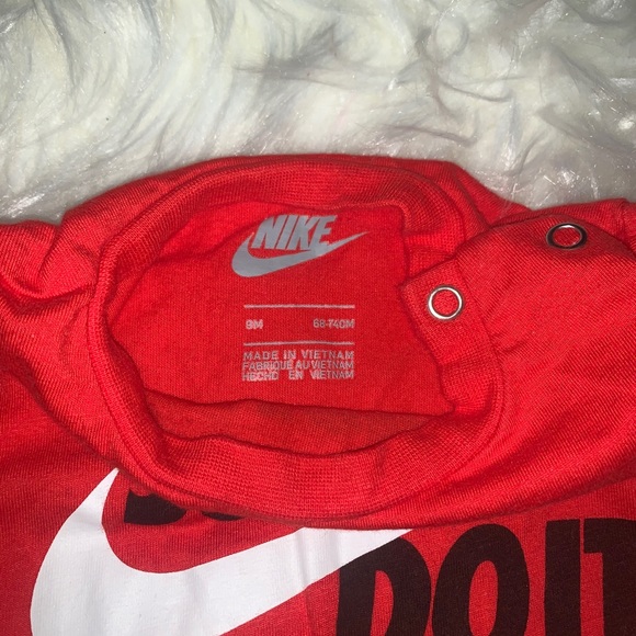 Nike one piece - Picture 2 of 3